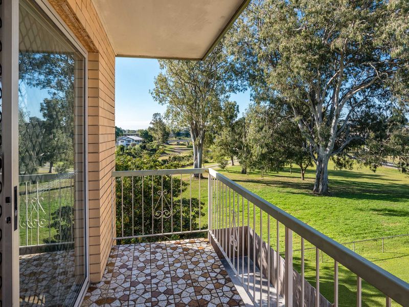 City Fringe Retreat Parkland Views – Walk to Everything!