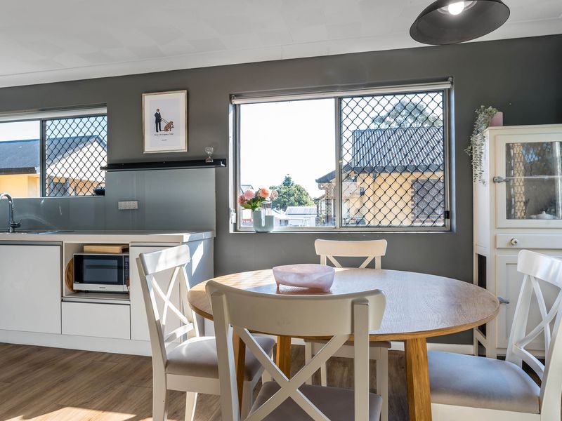 City Fringe Retreat Parkland Views – Walk to Everything!