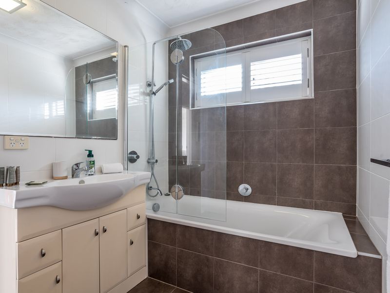 City Fringe Retreat Parkland Views – Walk to Everything!