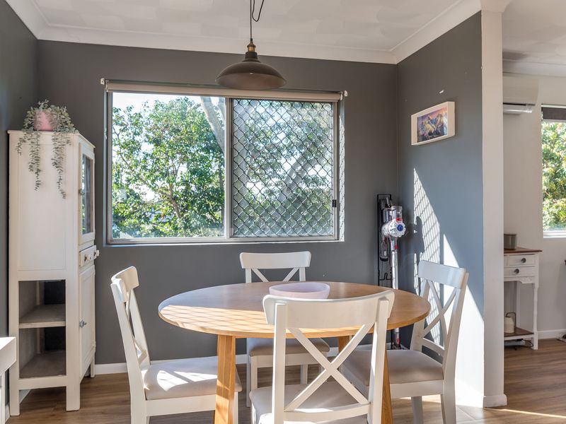 City Fringe Retreat Parkland Views – Walk to Everything!