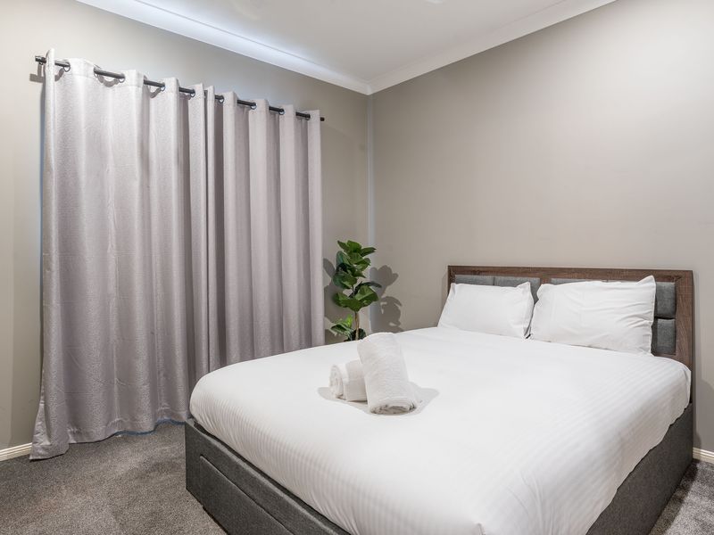 Bedroom 2 - queen bed