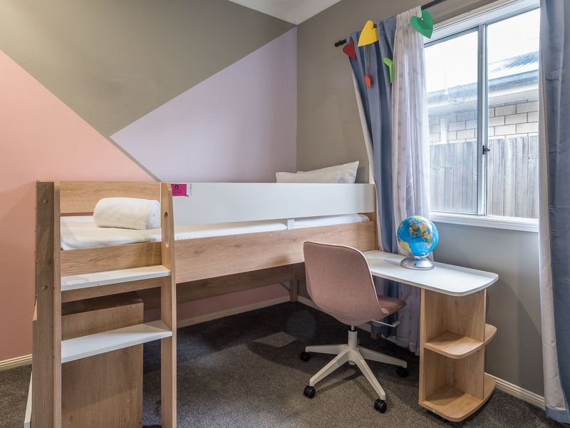 Kid's bedroom - 1 single bunk bed