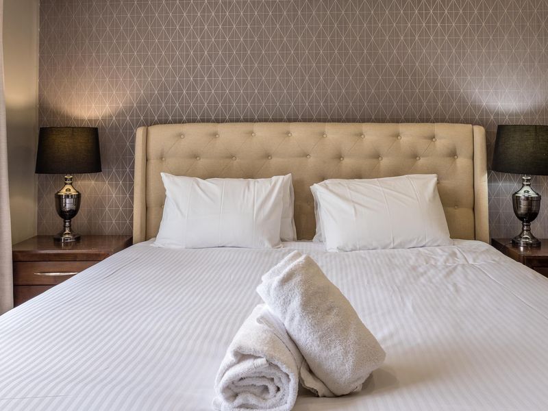 With fresh and crisp towels provided