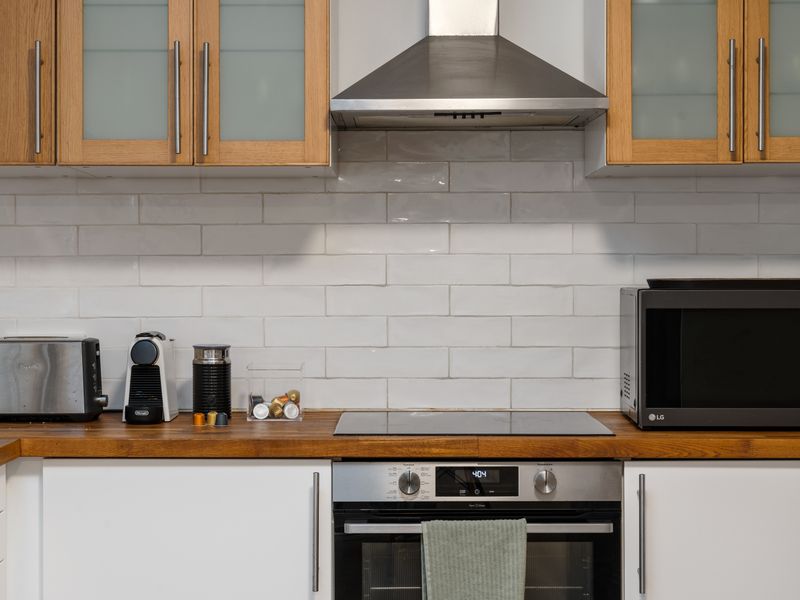 Bright & Warm Kitchen