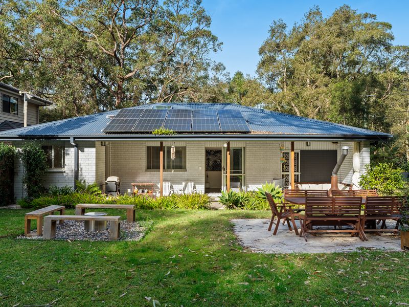 Stunning Full View: Spacious Home with Expansive Outdoor Area