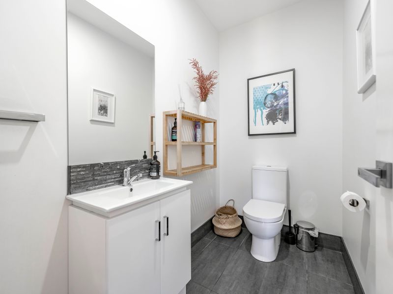 Fresh and simple bathroom design