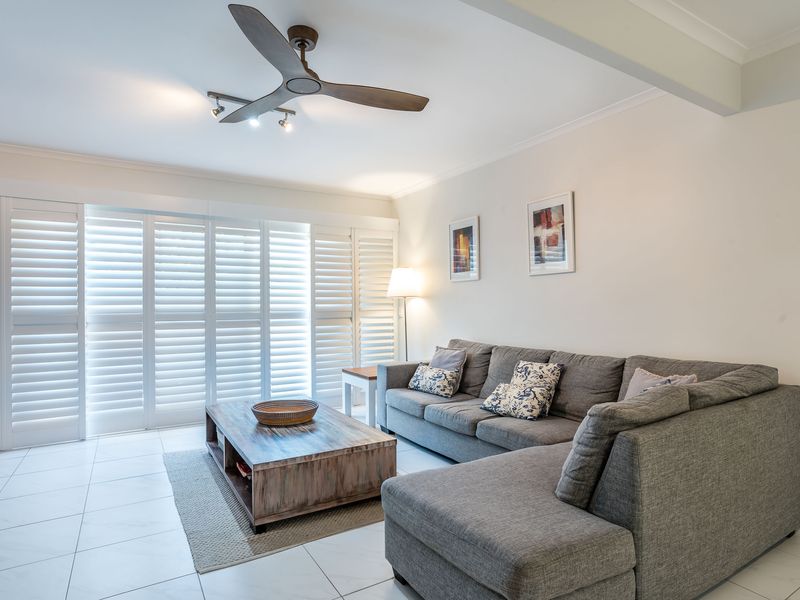 Light-filled lounge made with direct access to the backyard