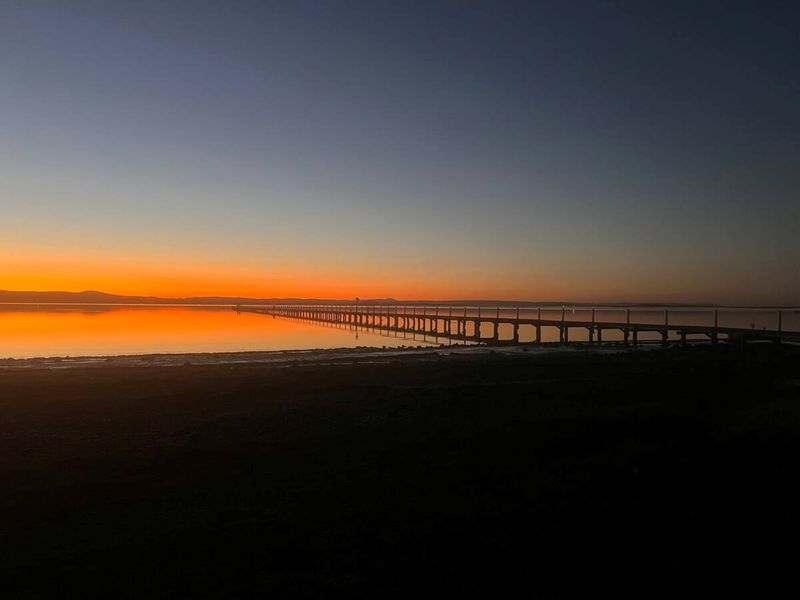 Lakeside Escape steps To The Lake and Beach