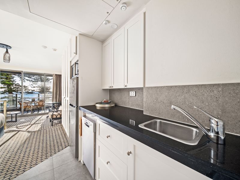 Wake to Waves, Elegant Beachfront Apartment