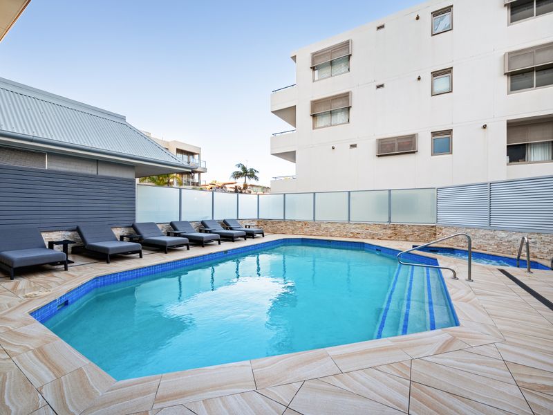 Wake to Waves, Elegant Beachfront Apartment