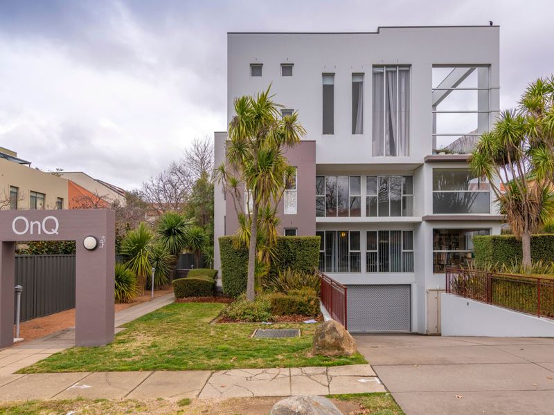 Beautifully maintained residence combining city living with comfort