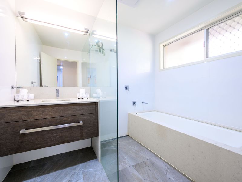 Bright, well-kept bath with a relaxing tub