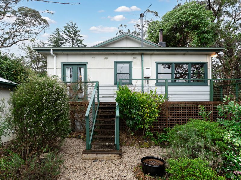 Your private retreat: a charming house surrounded by nature, offering peace and quiet.