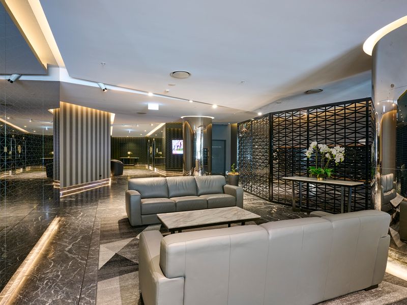 Elegant building lobby with stylish seating and modern finishes.