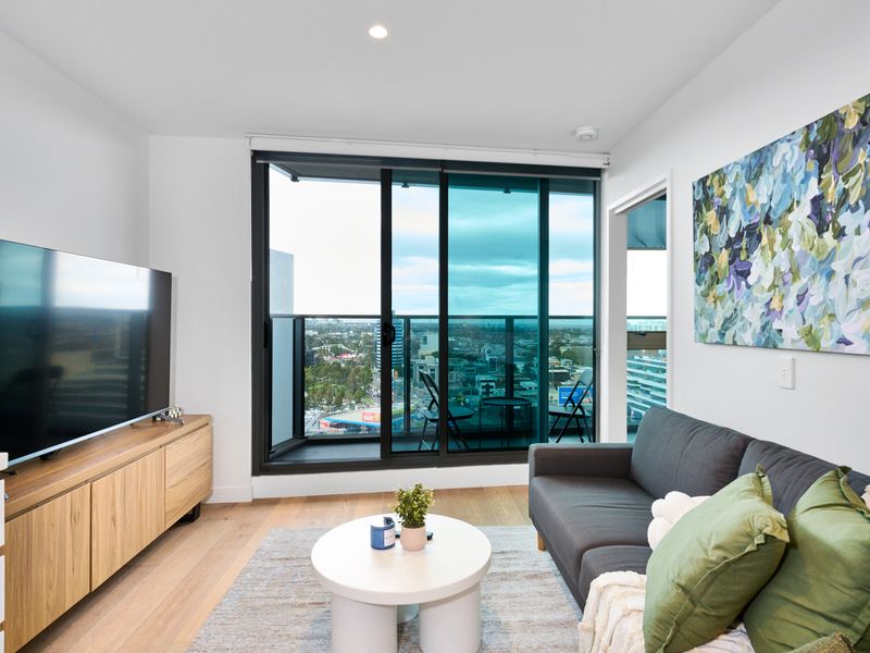 Relax in style with a comfortable lounge and floor-to-ceiling windows showcasing the skyline