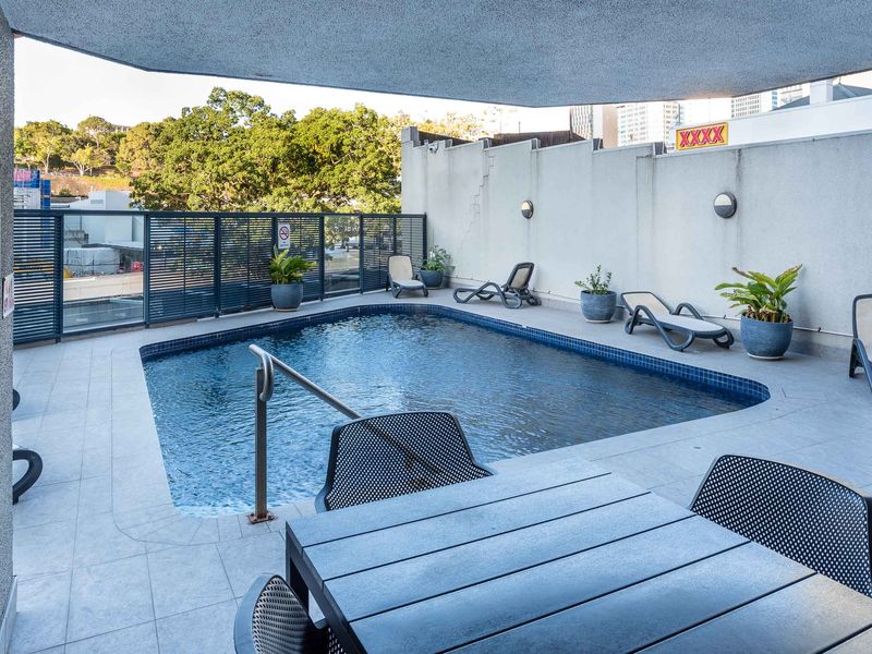 City Convenience & Comfort at The Abbey on Roma