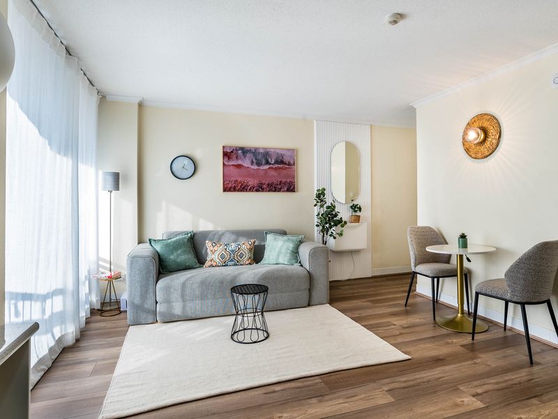 City Convenience & Comfort at The Abbey on Roma