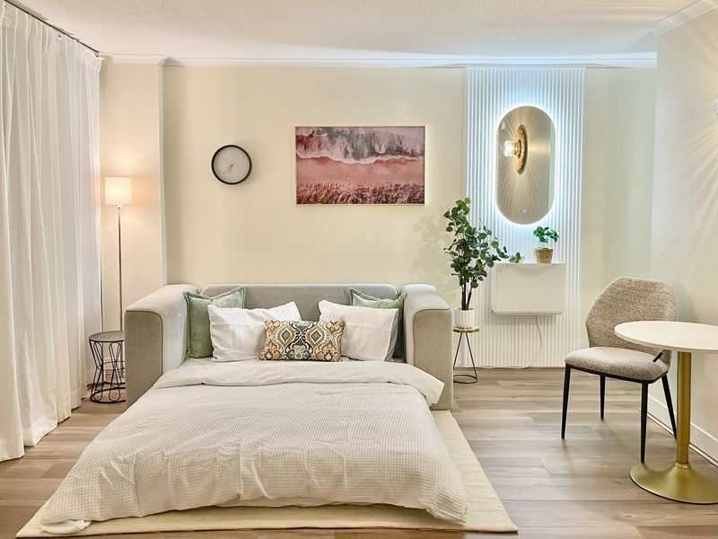 City Convenience & Comfort at The Abbey on Roma