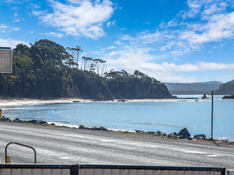 Beachfront Escape Relaxing Getaway in Batehaven