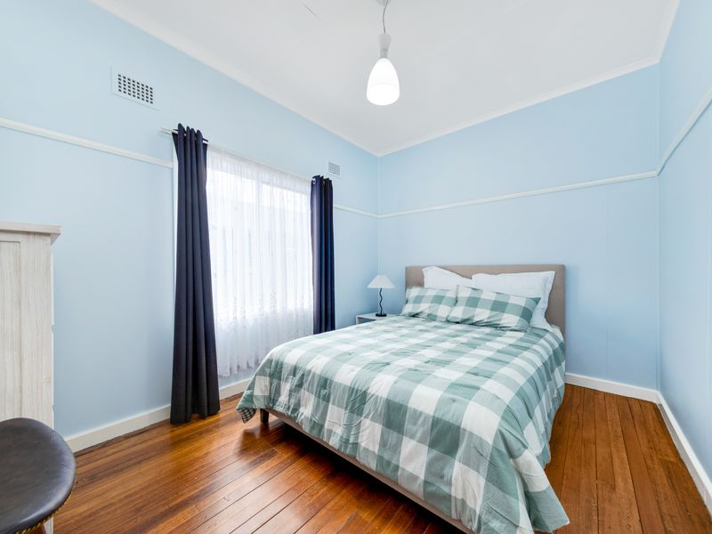 Peaceful sleeping space, perfect for a restful night’s stay.