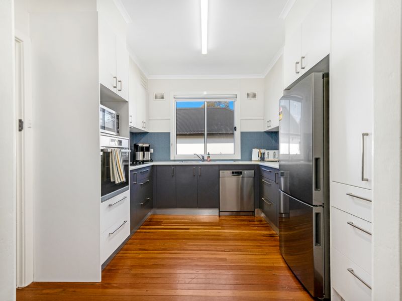 Well-appointed kitchen, perfect for preparing family meals.
