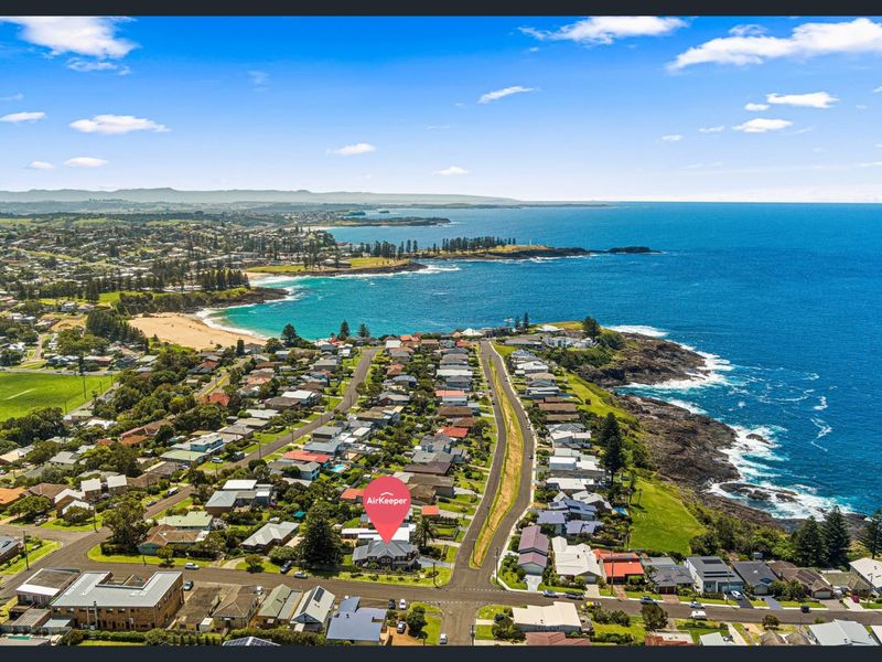 Relaxing Kiama Retreat with Garden & Comfort