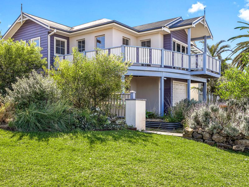 Relaxing Kiama Retreat with Garden & Comfort