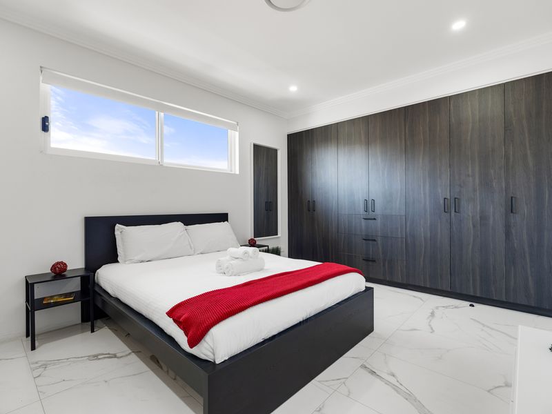 Spacious Lidcombe Lux mins to Sydney Olympic Park