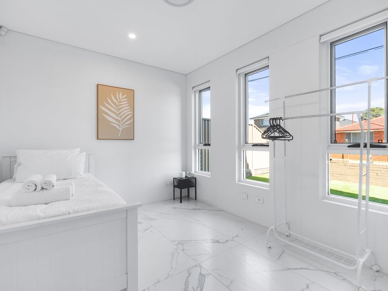 Bedroom with single and trundle bed for flexibility