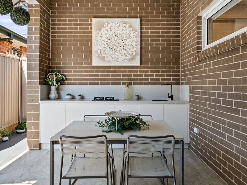 Perfect setting for meals outside.