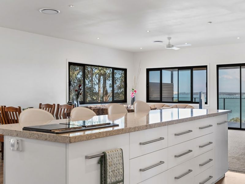 Breath taking Bay Views Private Pad Spacious
