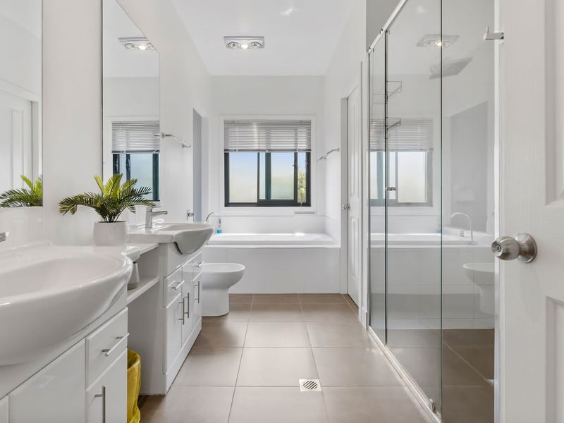 Breath taking Bay Views Private Pad Spacious