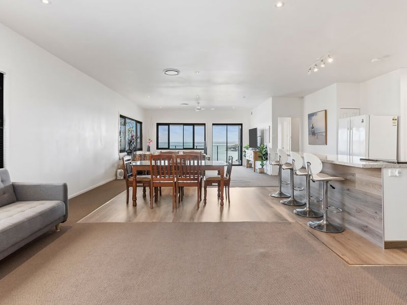 Breath taking Bay Views Private Pad Spacious