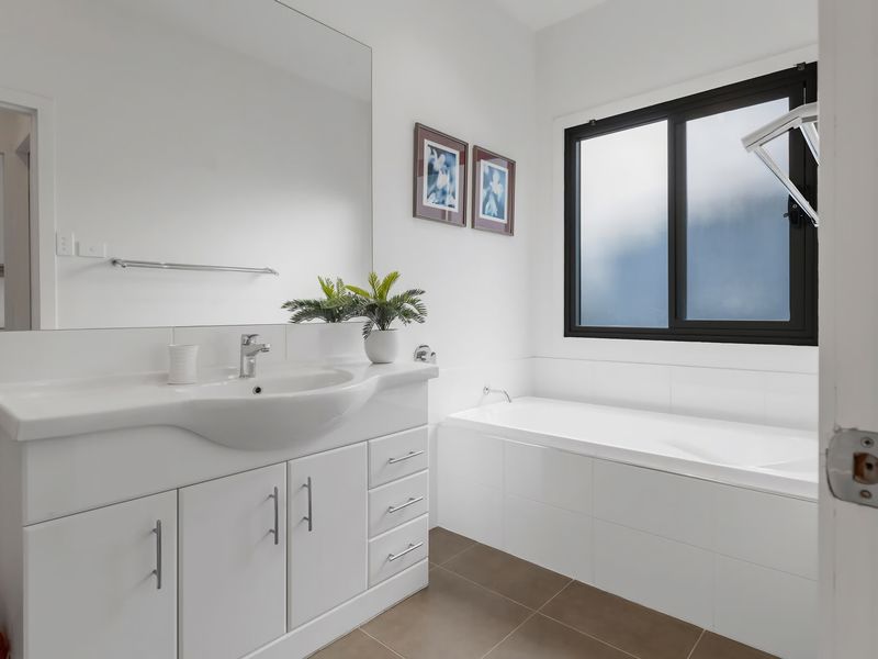 Breath taking Bay Views Private Pad Spacious