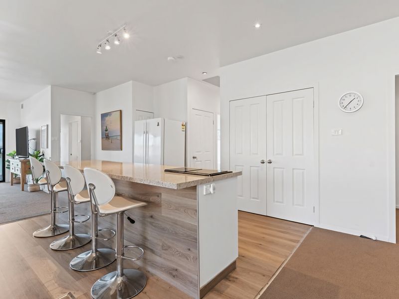 Breath taking Bay Views Private Pad Spacious