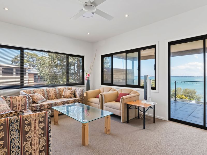 Breath taking Bay Views Private Pad Spacious