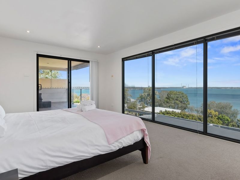 Breath taking Bay Views Private Pad Spacious