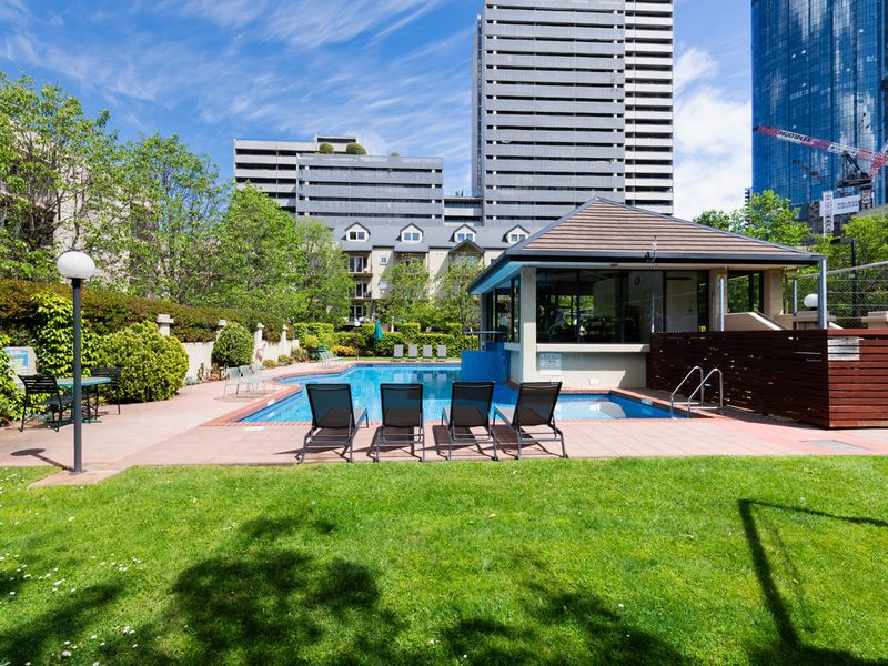 Southbank Gallery Stay with Pool & Tennis