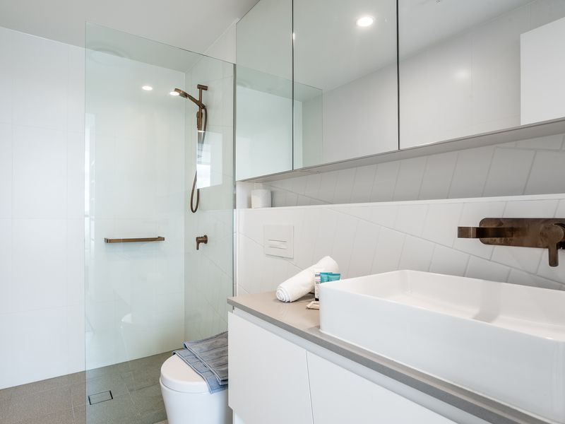 Clean and tidy bathroom for your convenience.
