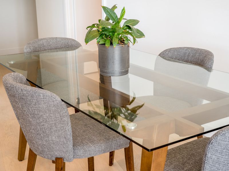 Simple and cosy spot for breakfast, lunch, or dinner.