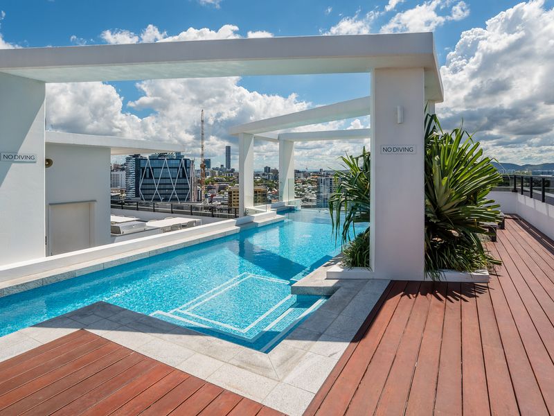 A perfect spot to cool off while enjoying the skyline.