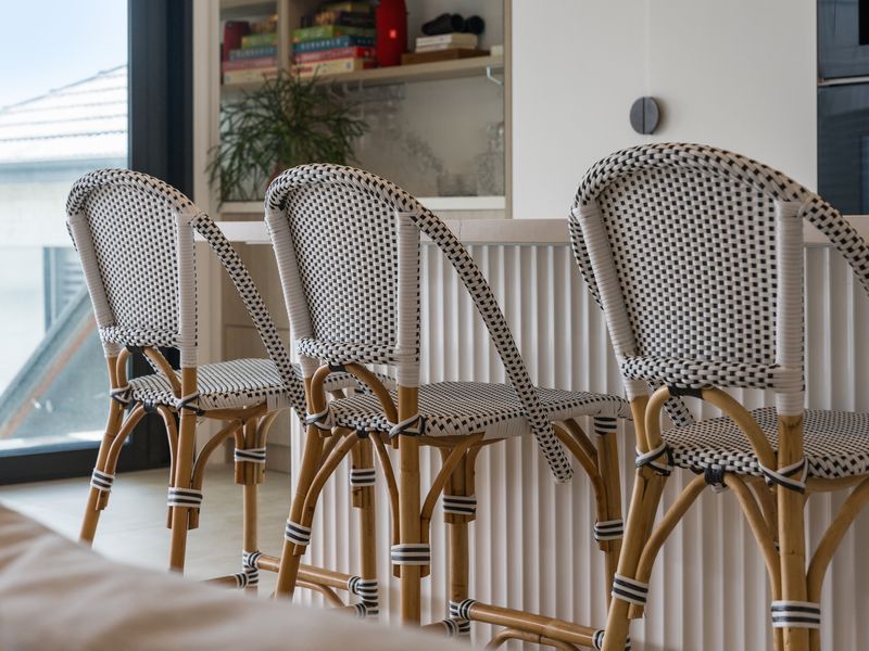 Relaxed alfresco seating with a view