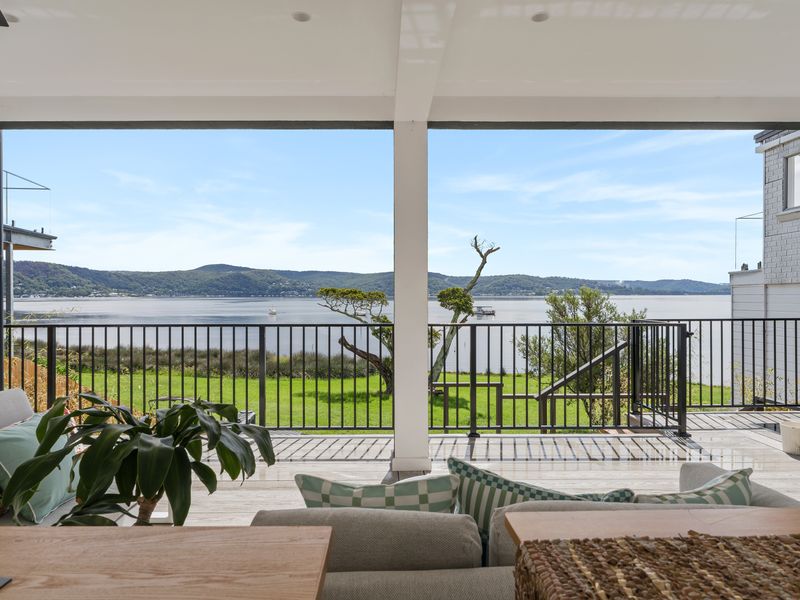Open-plan living with seamless indoor-outdoor flow and panoramic vistas.