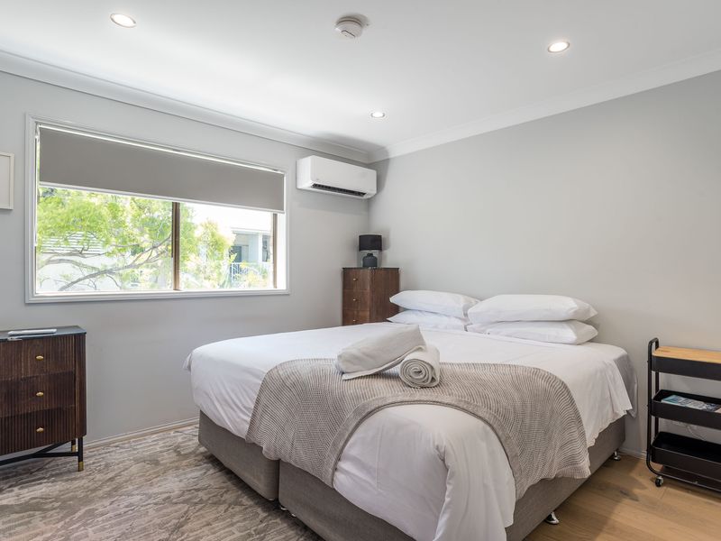 Second bedroom with air-conditioning, and plenty of natural light