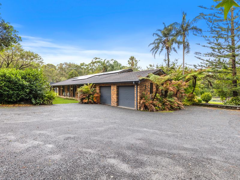 Private driveway with ample parking and easy access