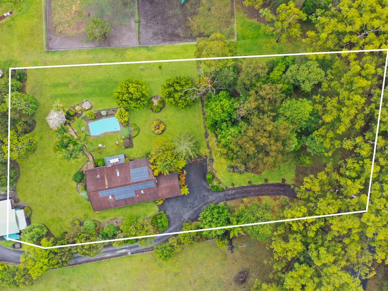 Bird’s-eye view highlighting the generous property boundaries
