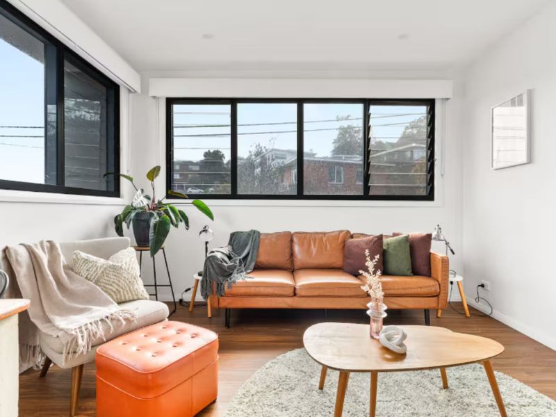 Cozy lounge with warm tones and contemporary décor