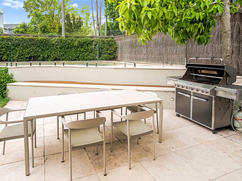 Spacious alfresco setting ideal for family gatherings