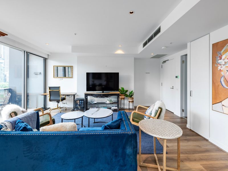 Opulent River View Living in Southbank