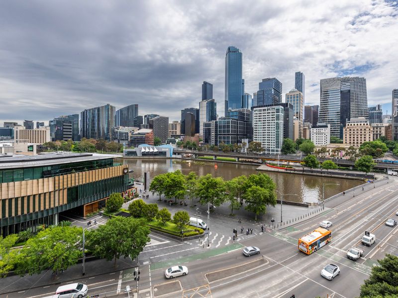 Opulent River View Living in Southbank